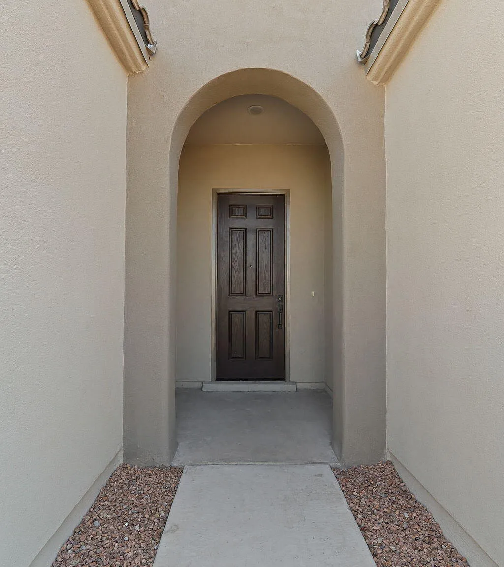 4 bed, 2.0 bath, 1832 sqft, $2,100 — Photo 4