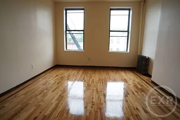 Rented by EXR | media 25