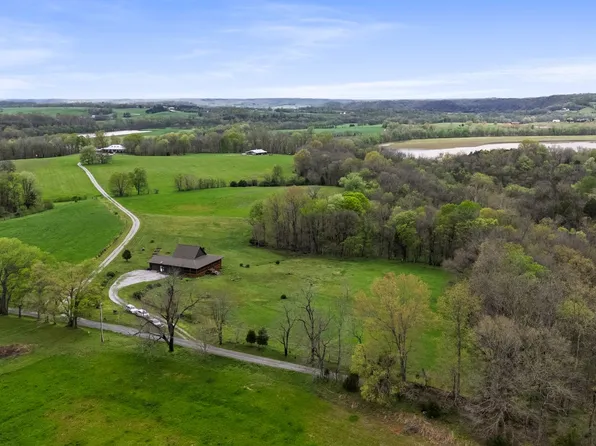 1720 Bratton Ln, Williamsport, TN 38487
