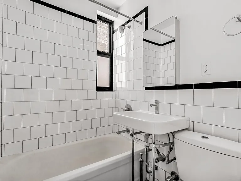 82 Jane St #2C — Photo 6