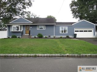 95 Lakeside Dr S, Piscataway, NJ 08854