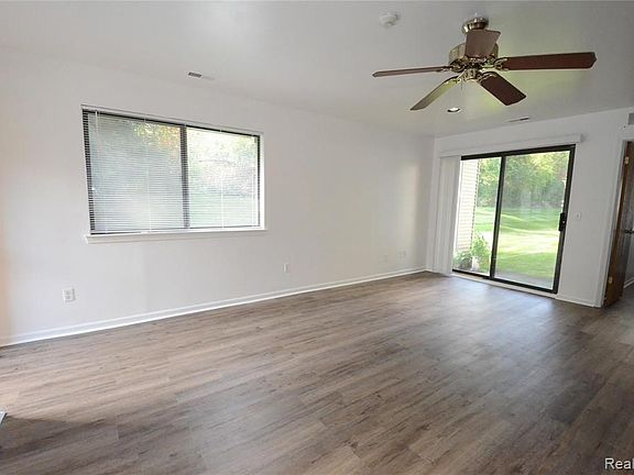4th image of 42803 Lilley Pointe Dr #139