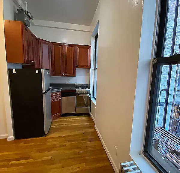 418 W 56th St #1R — Photo 2
