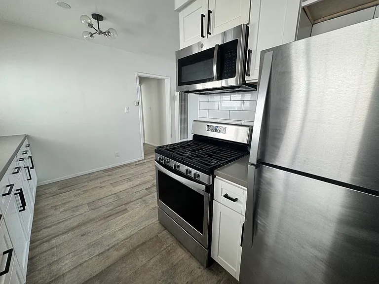 1676 Manning Ave #3 — Photo 6