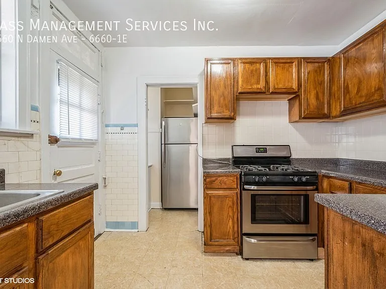 6660 N Damen Ave #1E — Photo 4