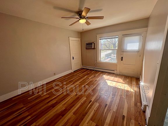 4th image of 927 S Spring Ave #4