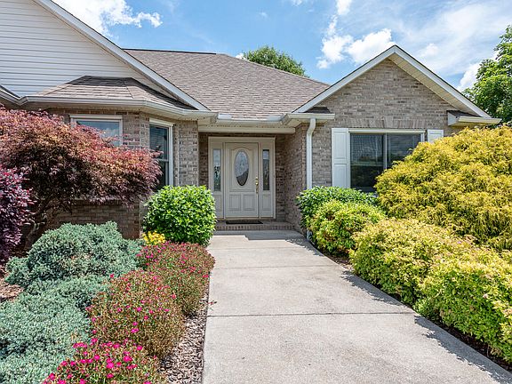 2nd image of 412 Woodgate Dr