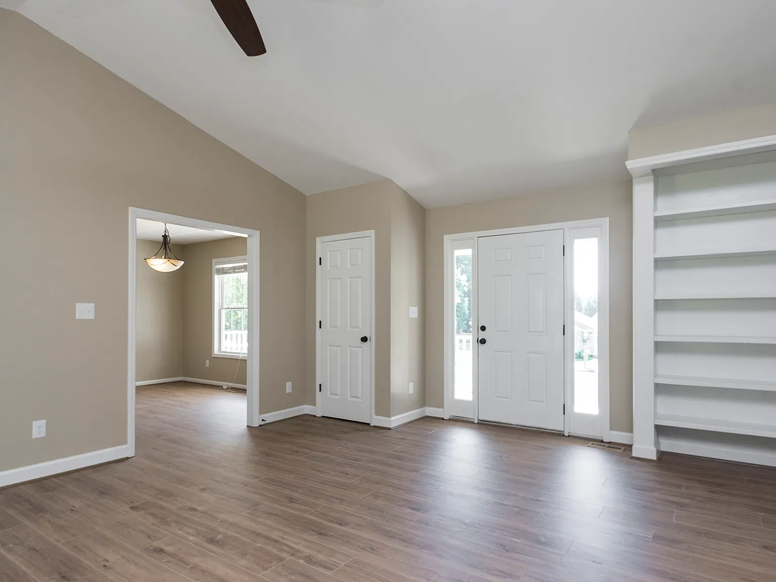 3 bed, 1452 sqft, $2,400 — Photo 4