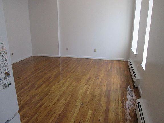 4th image of 1625 Lexington Ave #5F