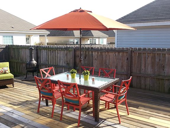 Backyard for entertaining!