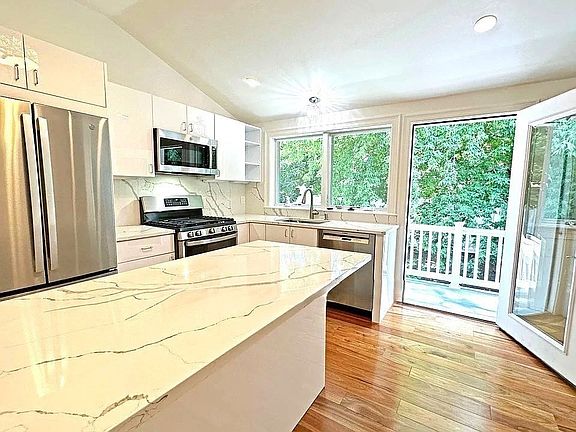 5th image of 32 Salisbury Rd #32