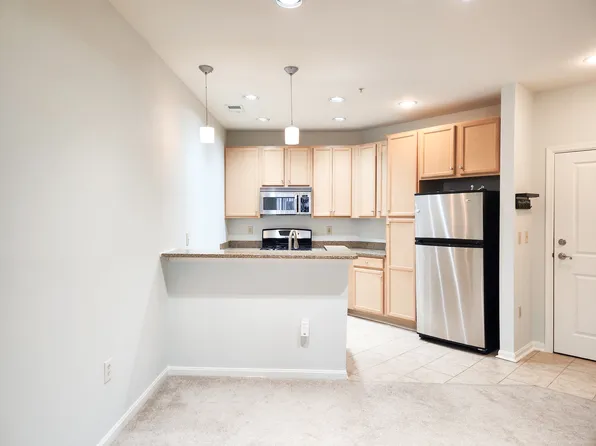 2655 Prosperity Ave APT 240, Fairfax, VA 22031