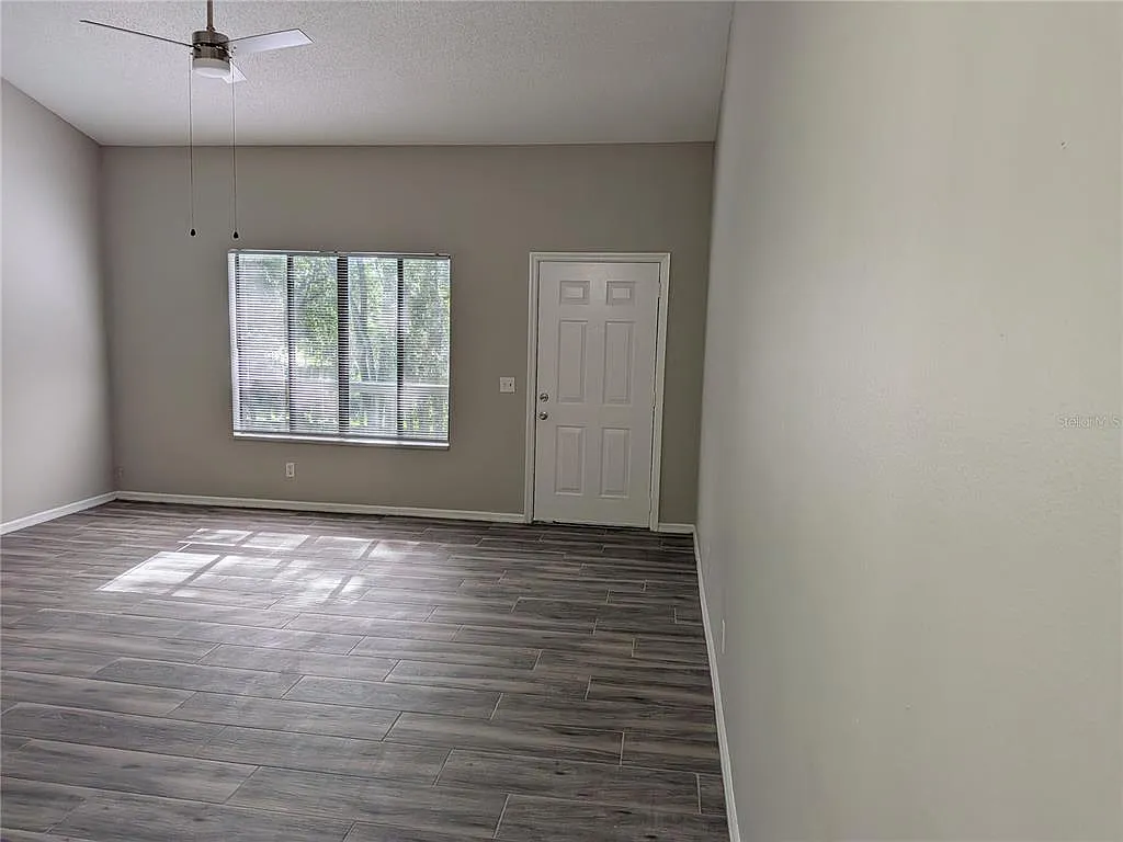 2 bed, 2.0 bath, 899 sqft, $1,100 — Photo 2
