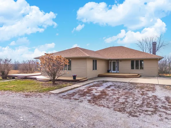 345 Evergreen Lake Rd, Hudson, IL 61748