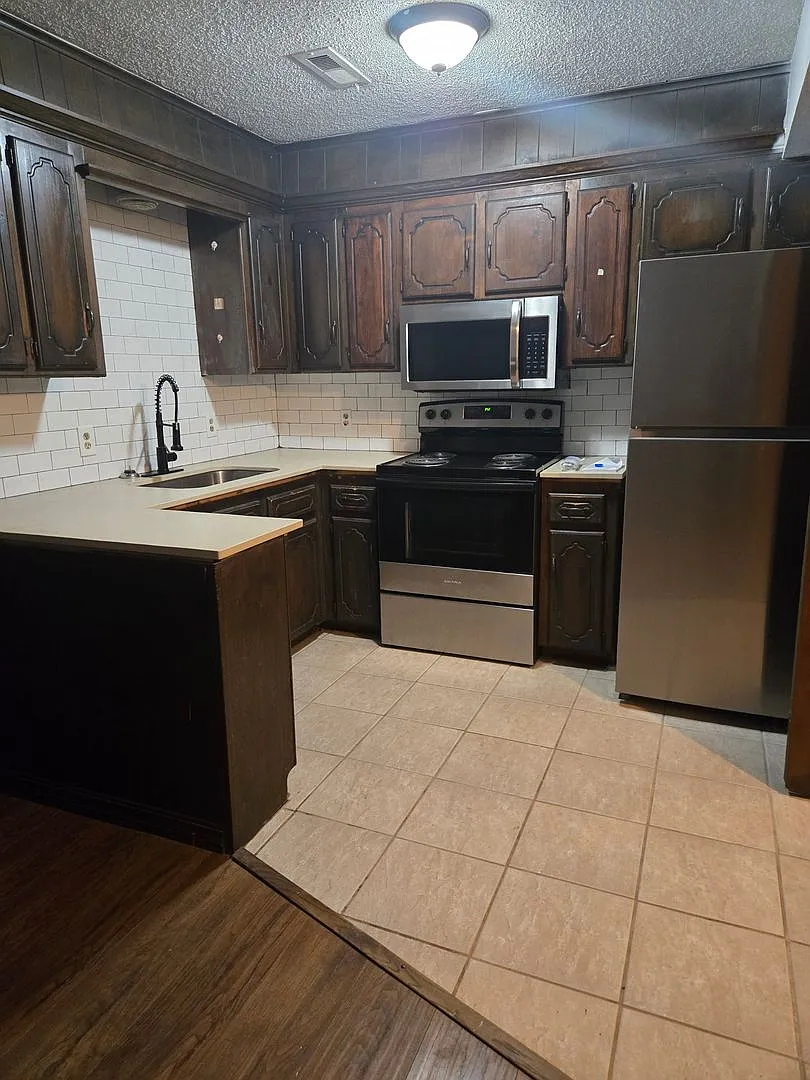 501 N Main Apartments - Small Community in Jennings — Photo 3