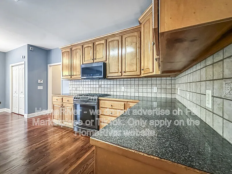 6 bed, 4.5 bath, 4432 sqft, $3,450 — Photo 4