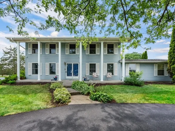 29648 S State Line Rd, Beecher, IL 60401