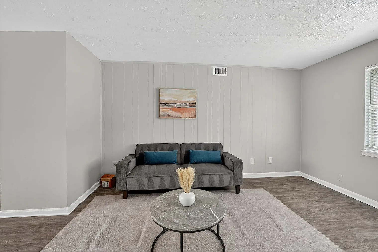 2 bed, 1.0 bath, 12346 sqft, $2,805 — Photo 4