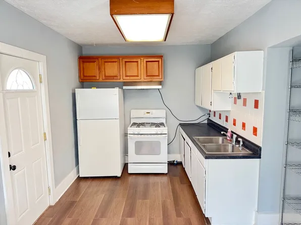 7722 Park Dr, Omaha, NE 68127