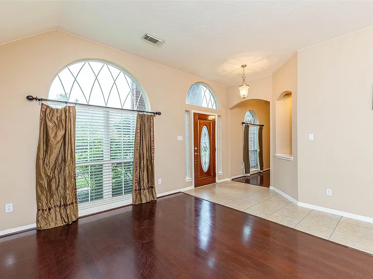 2201 Signal Hill Dr — Photo 10