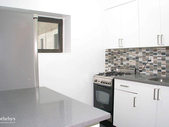 3rd image of 301 W 105th St APT 1r