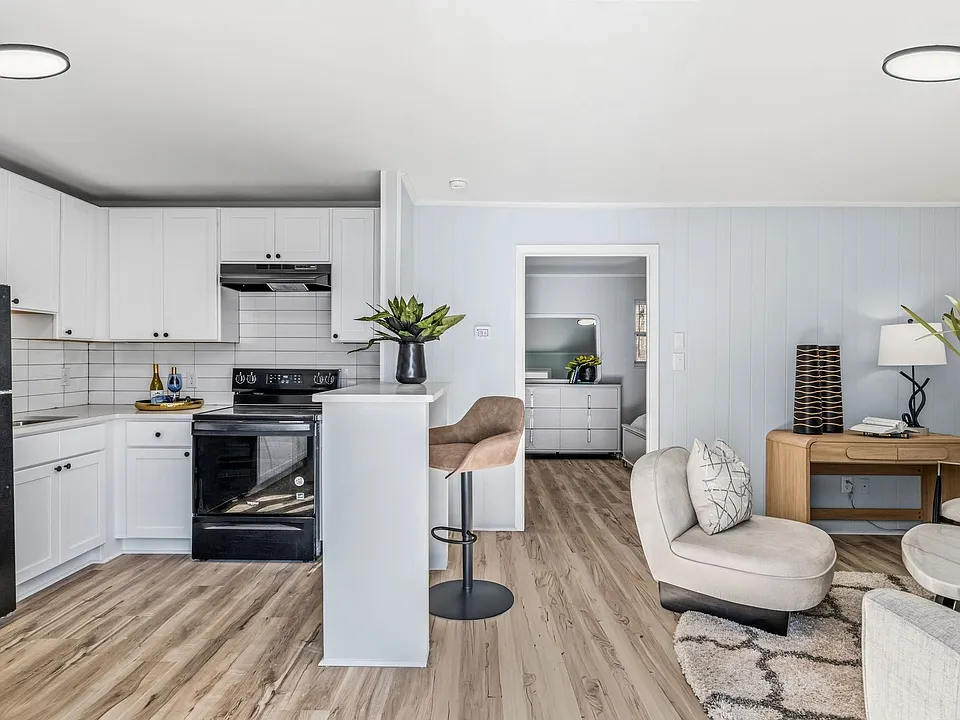 4233 Brownsboro Rd