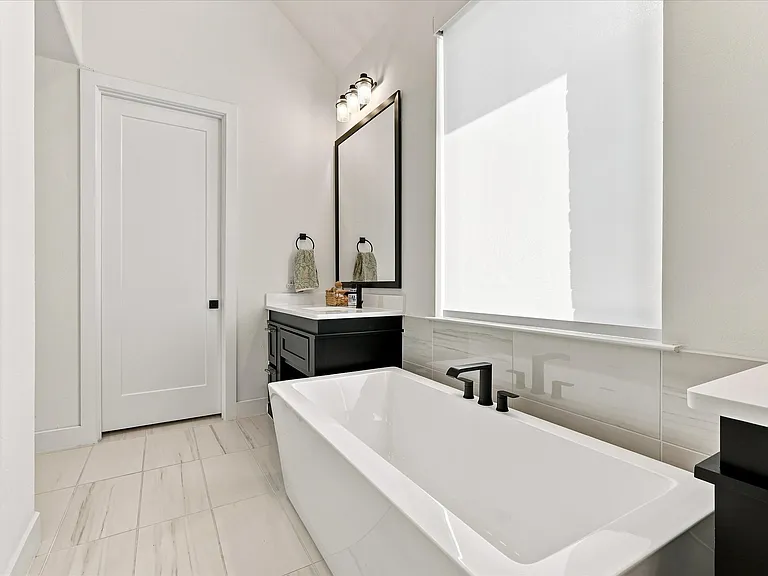 2432 Casia Lndg — Photo 9