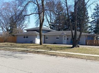 460 Larkdale Row, Wauconda, IL 60084