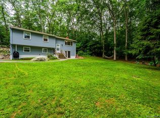 13 Bobwhite Trl, Gales Ferry, CT 06335