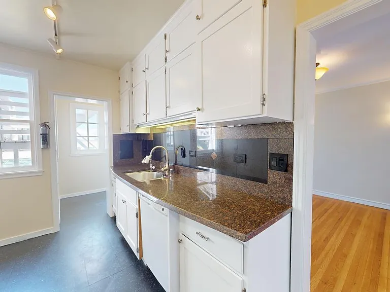 40 Loyola Ter — Photo 13