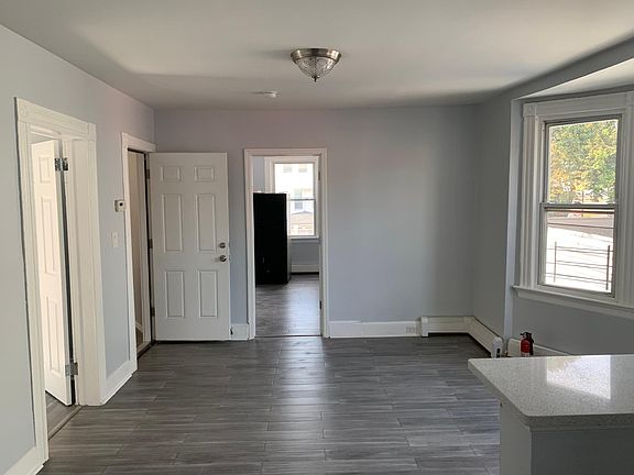 5th image of 234 Halsted St APT 2