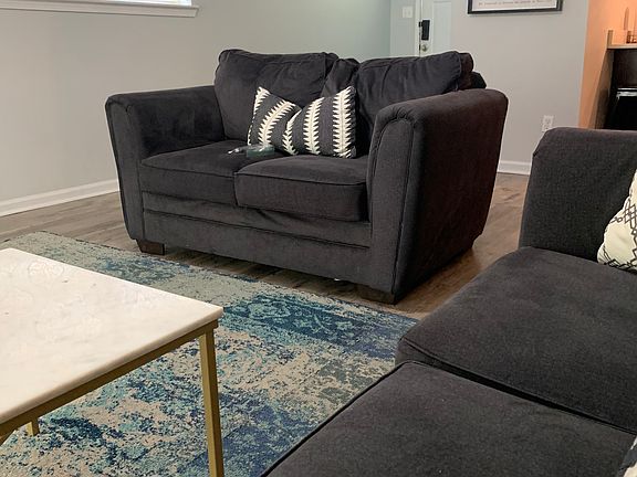 3rd image of 511 Palm Pl