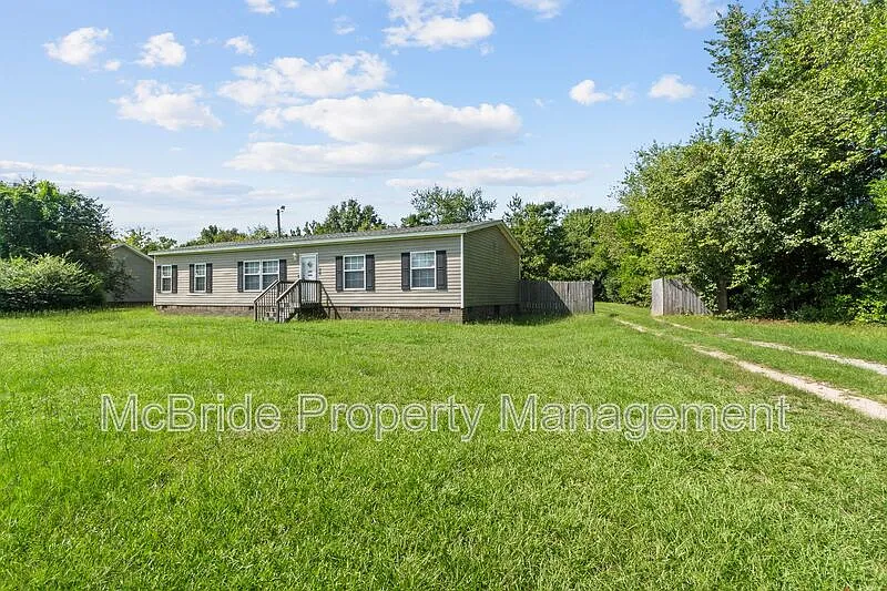4 bed, 2.0 bath, 1568 sqft, $1,650 — Photo 2