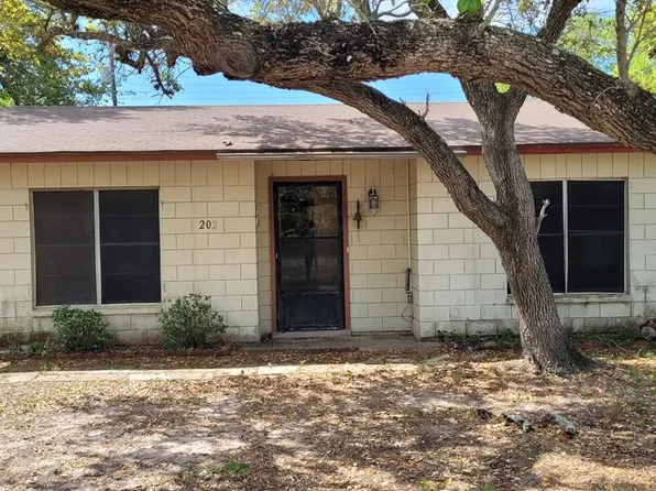 202 Glen Oak Ln, Rockport, TX 78382