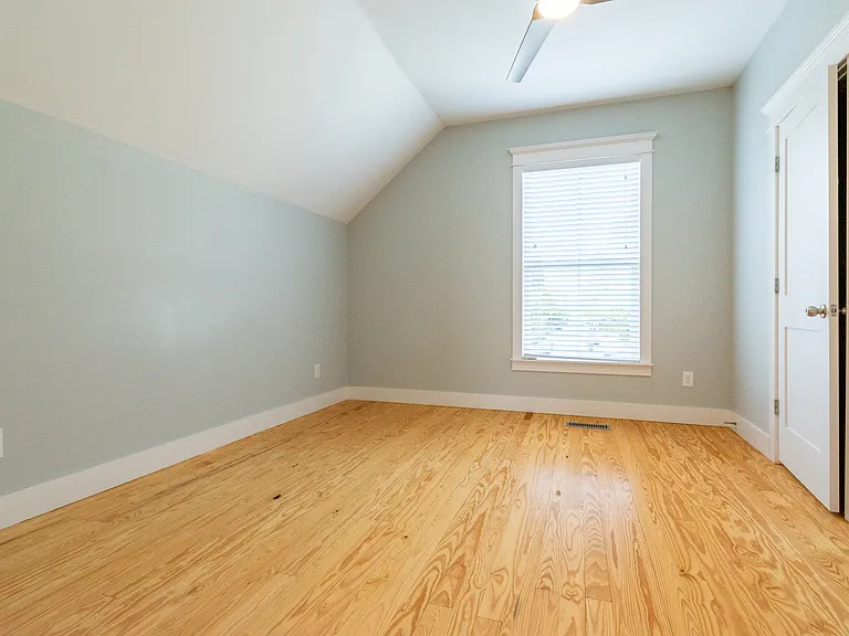127 E South St — Photo 10