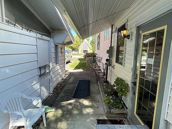 4th image of 118 W Jones St