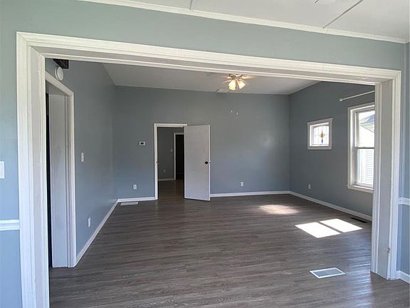 4th image of 224 Vine St