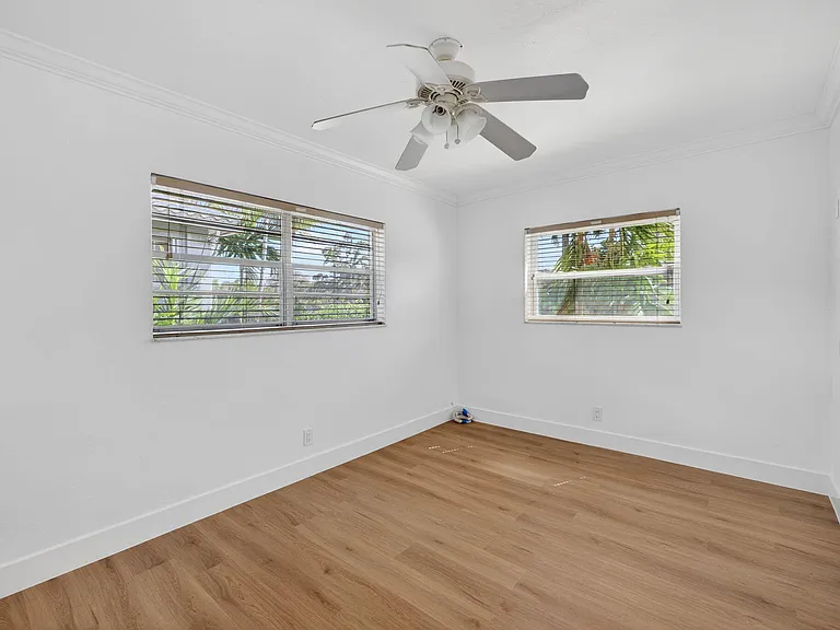 901 NE 3rd St #205 — Photo 16