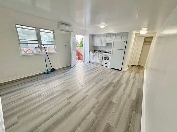 3rd image of 315 Travis Ave #1