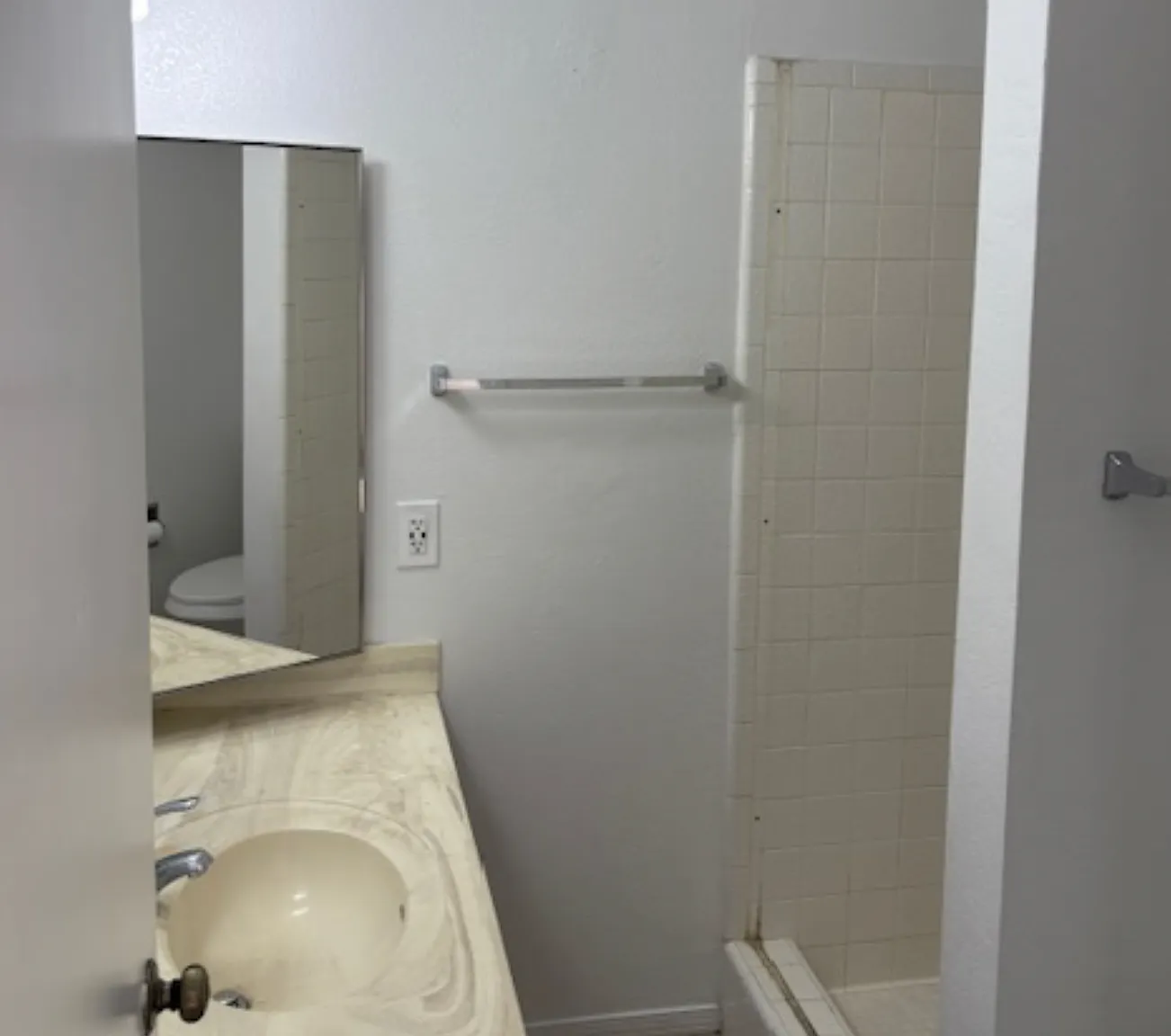 2 bed, 1000 sqft, $1,700 — Photo 2