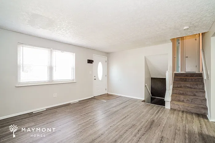 3 bed, 1.0 bath, 1184 sqft, $1,595 — Photo 2