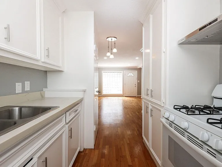 2919 Wentworth St #D — Photo 7