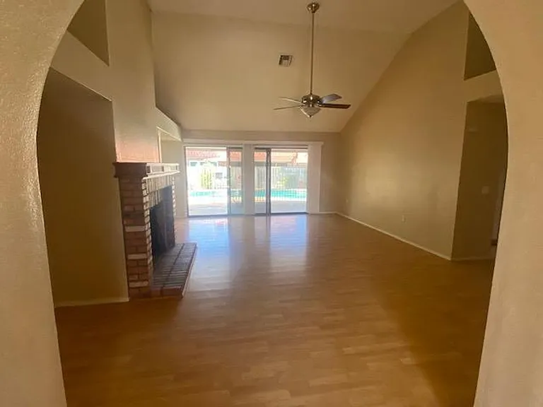 1249 E Laurel Ave — Photo 8