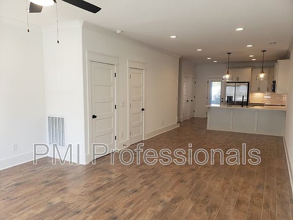 3rd image of 215 McAuliffe St