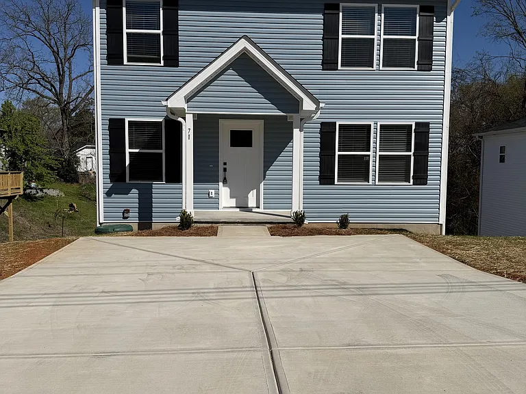 71 Woodsdale Pl SE — Photo 1