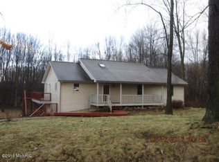 11 108th Ave, Plainwell, MI 49080