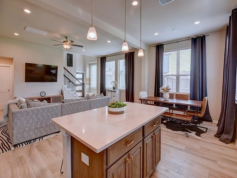 2543 Manor Valley Ct — Photo 5