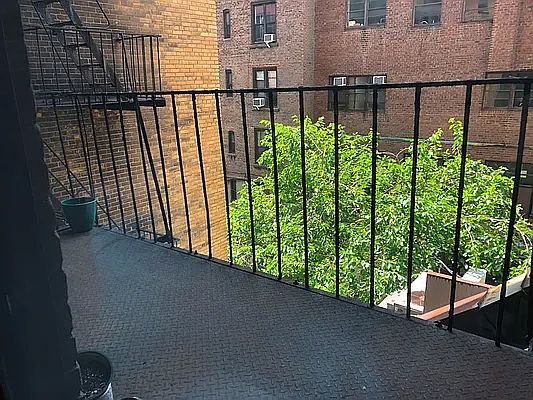 3rd image of 250 W 72nd St APT 2B