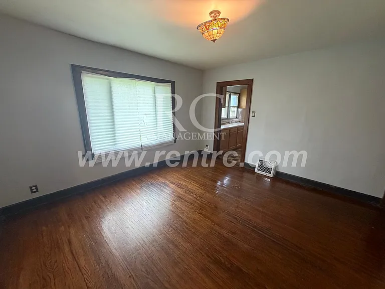 136 S Griffin St — Photo 13