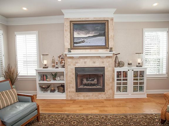 Living Room - Hidden TV behind picture